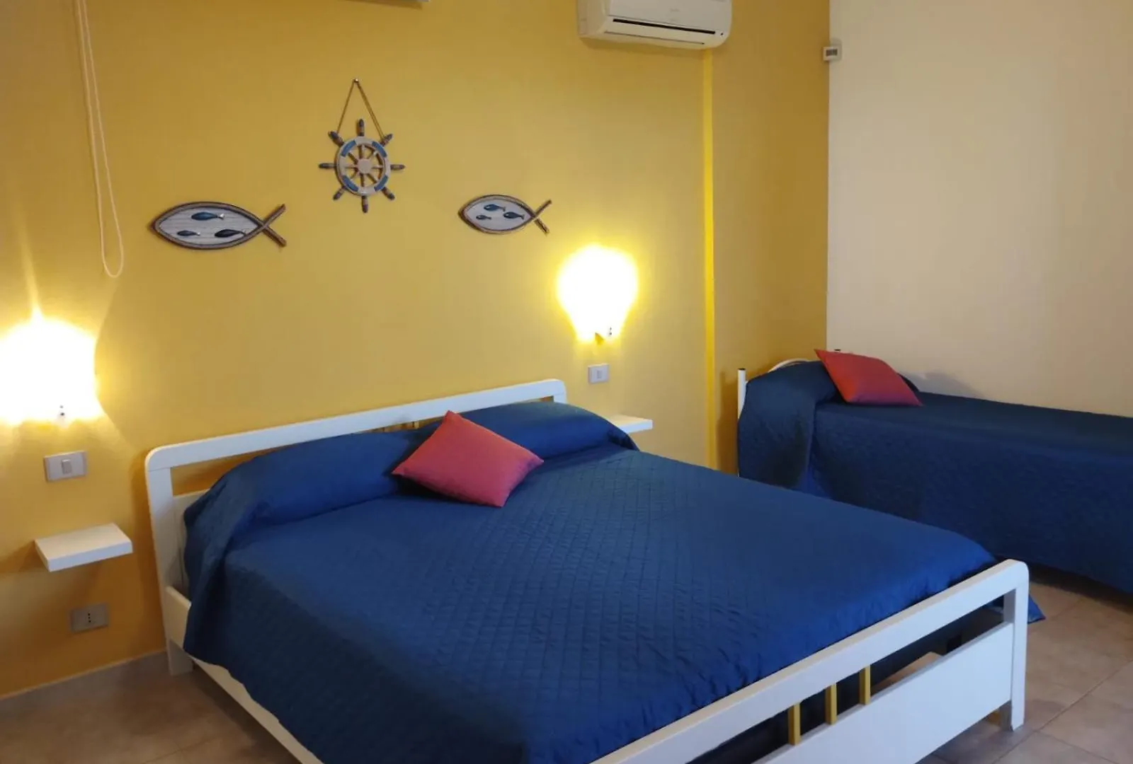 Summer Rooms Caucana Punta Secca Italien