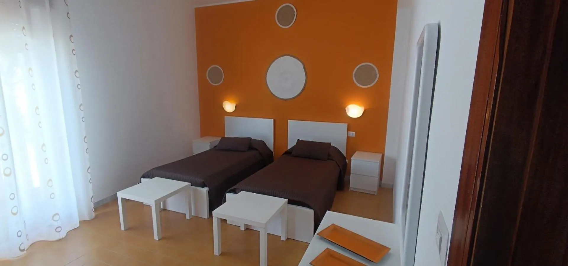 Summer Rooms Caucana Punta Secca Alloggio in famiglia